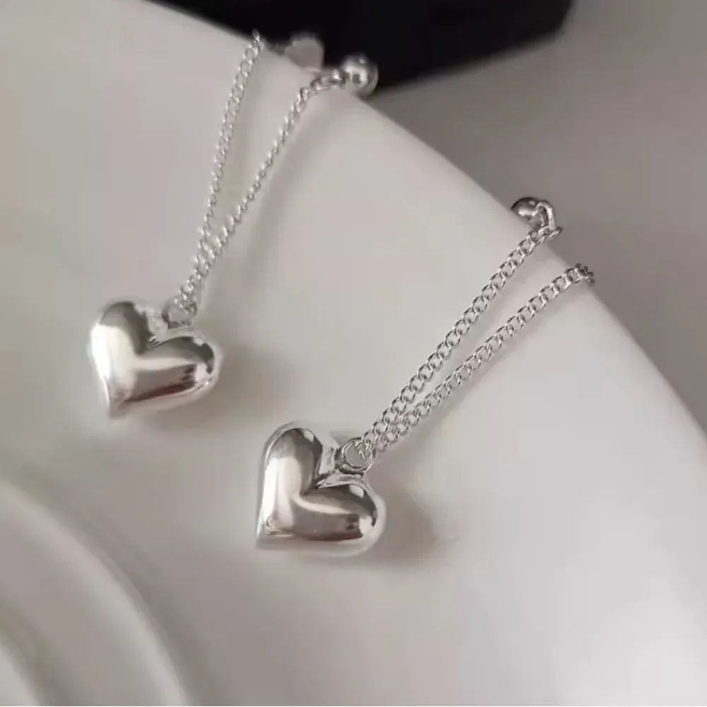 The Dainty Dangle heart earrings in 925 silver